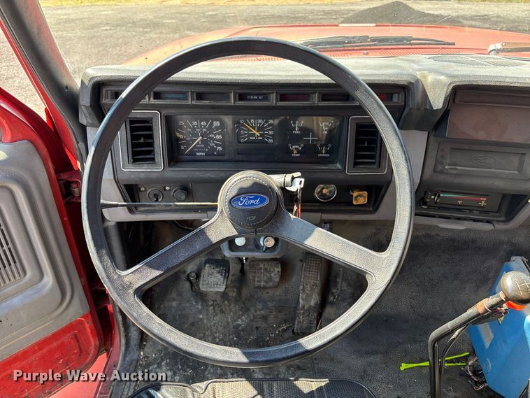 image for item FC5641 1995 Ford F800 oil distributor truck