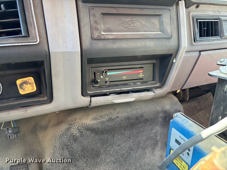 image for item FC5641 1995 Ford F800 oil distributor truck