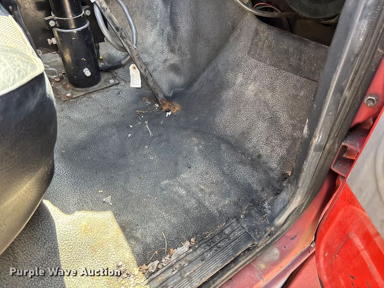 image for item FC5641 1995 Ford F800 oil distributor truck