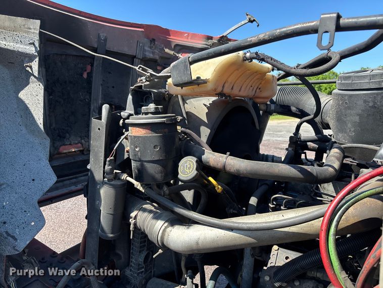image for item FC5641 1995 Ford F800 oil distributor truck