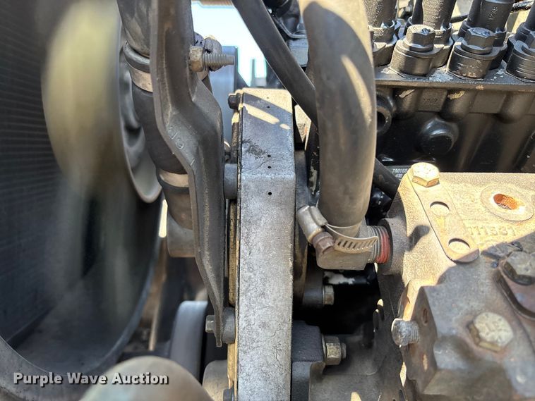 image for item FC5641 1995 Ford F800 oil distributor truck