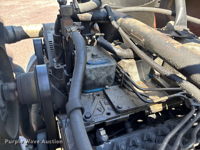 image for item FC5641 1995 Ford F800 oil distributor truck