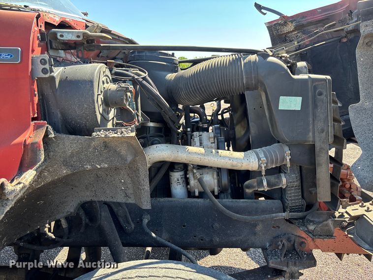 image for item FC5641 1995 Ford F800 oil distributor truck