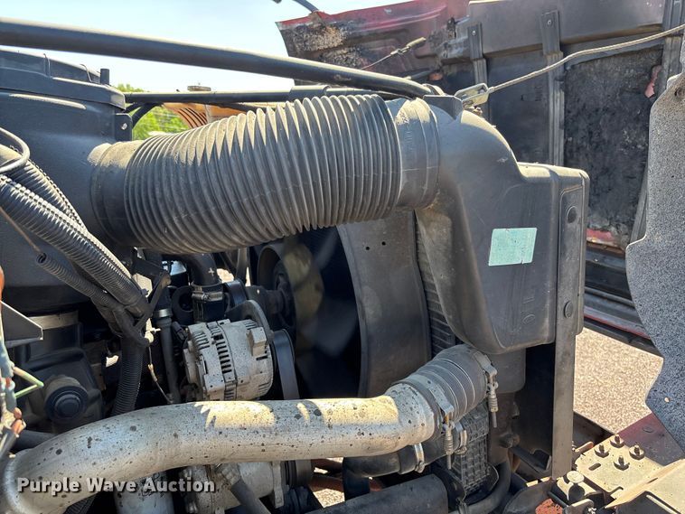 image for item FC5641 1995 Ford F800 oil distributor truck