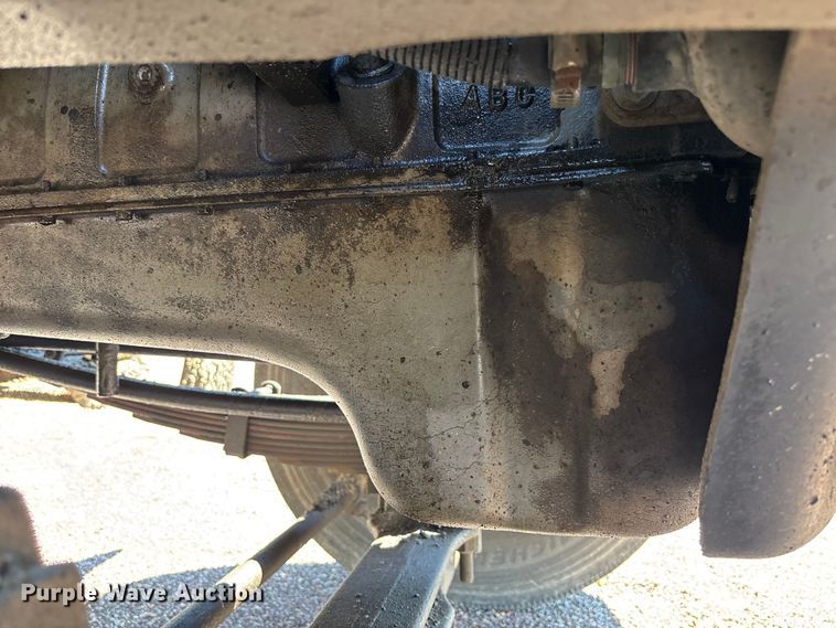 image for item FC5641 1995 Ford F800 oil distributor truck