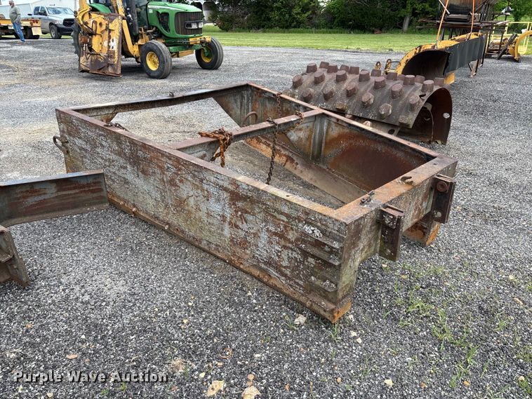 image for item FC5644 Asphalt spreader box