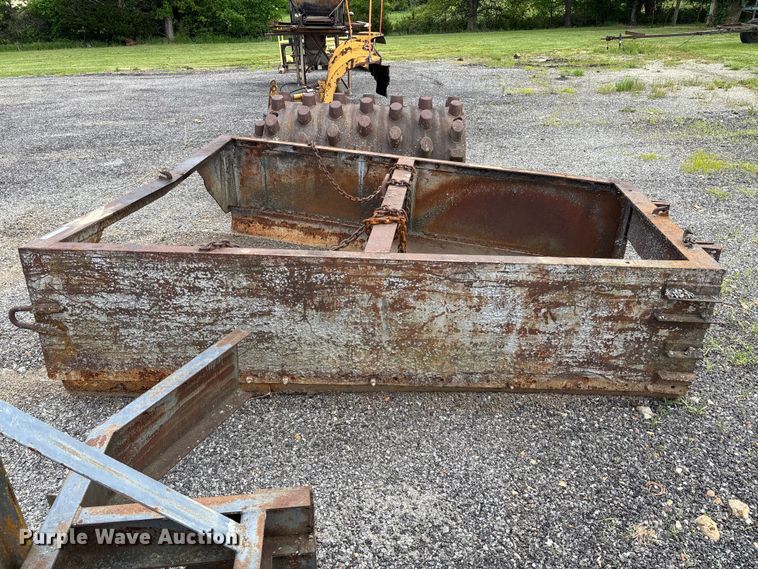 image for item FC5644 Asphalt spreader box