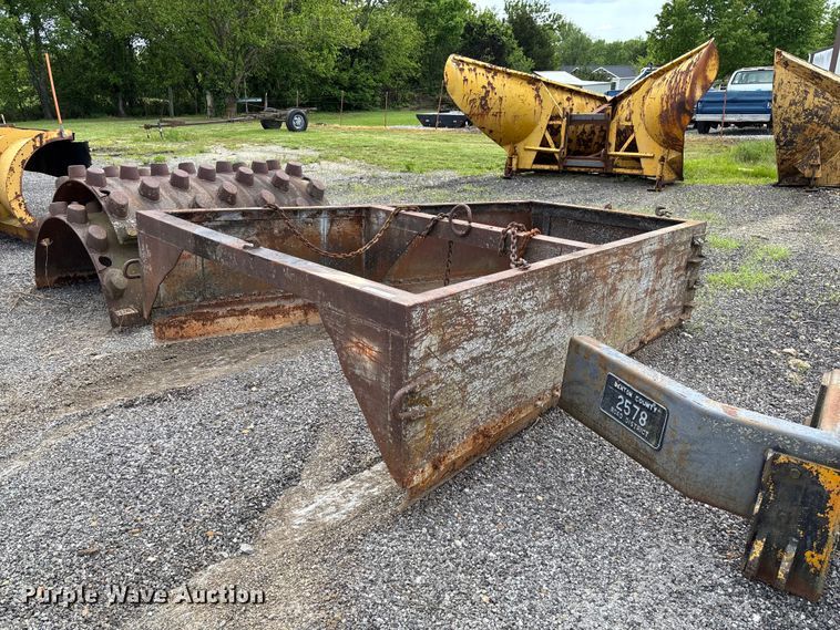 image for item FC5644 Asphalt spreader box