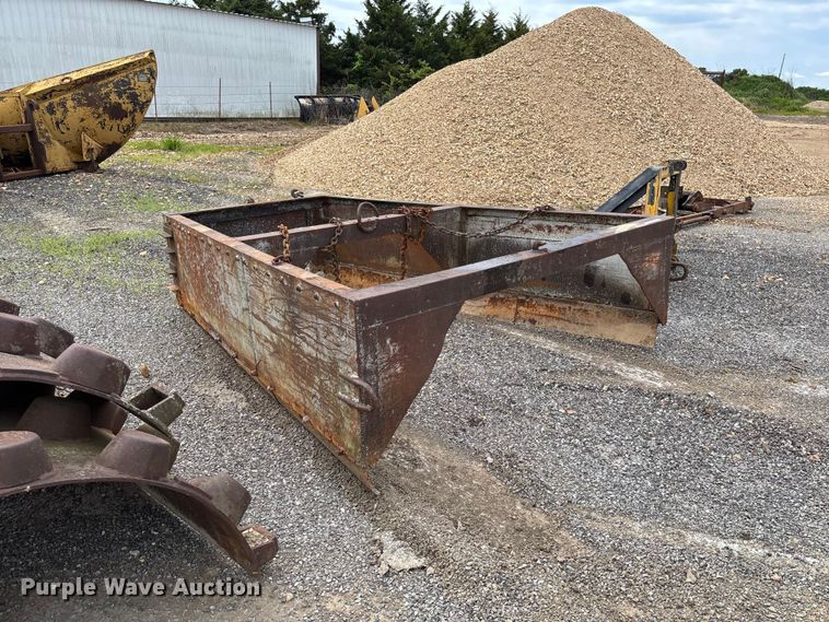 image for item FC5644 Asphalt spreader box