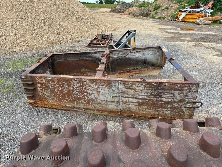image for item FC5644 Asphalt spreader box