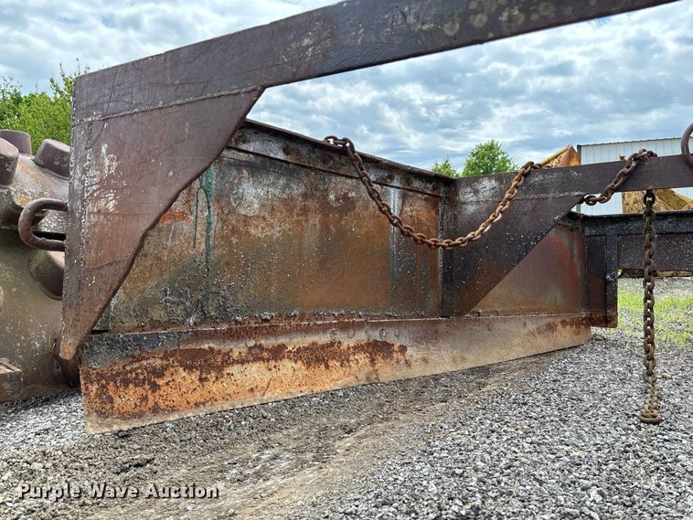 image for item FC5644 Asphalt spreader box