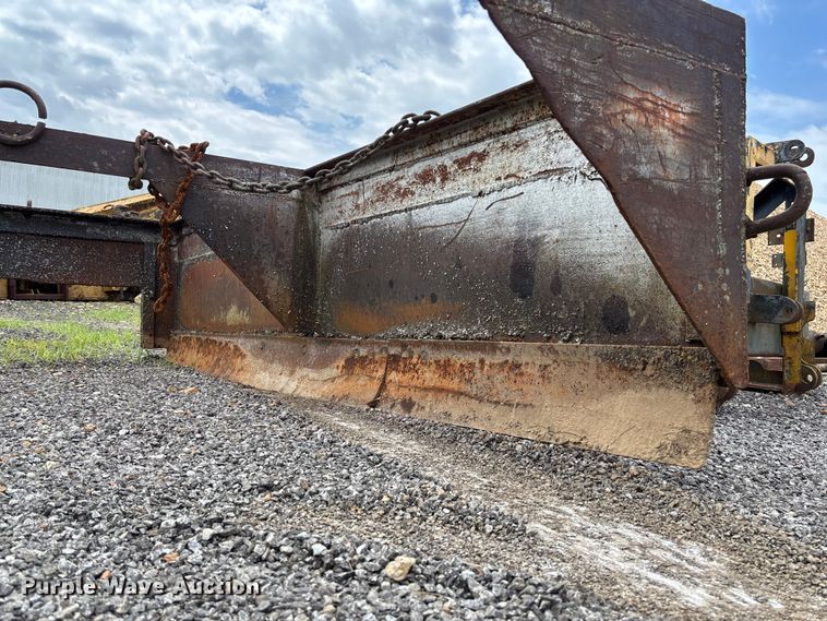 image for item FC5644 Asphalt spreader box