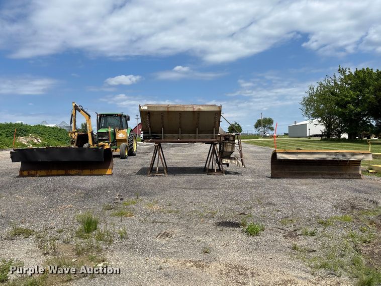 image for item FC5646 Truck attachments