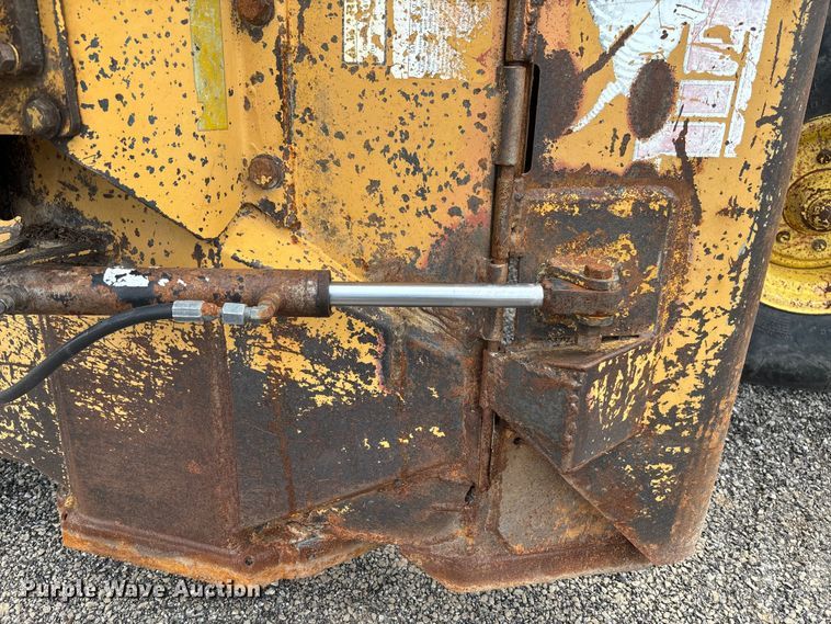 image for item FC5647 2003 John Deere 6420 tractor