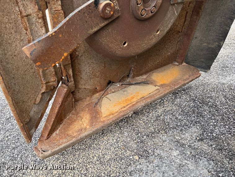 image for item FC5647 2003 John Deere 6420 tractor