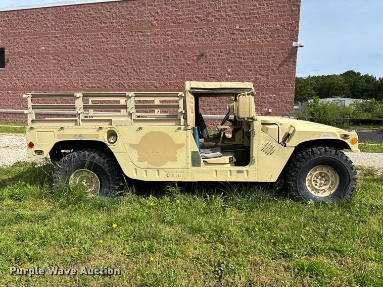 image for item FC5660 1987 AM General HMMWV SUV