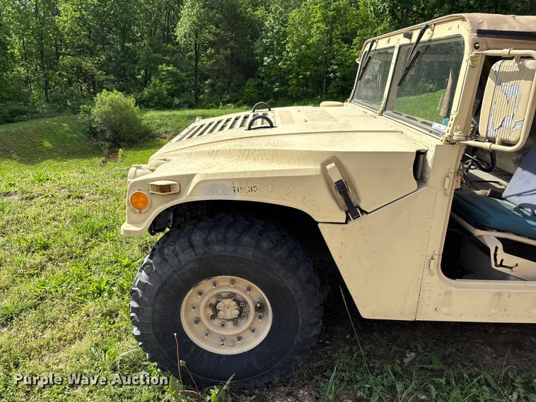 image for item FC5660 1987 AM General HMMWV SUV
