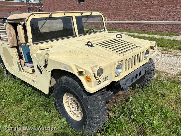 image for item FC5660 1987 AM General HMMWV SUV
