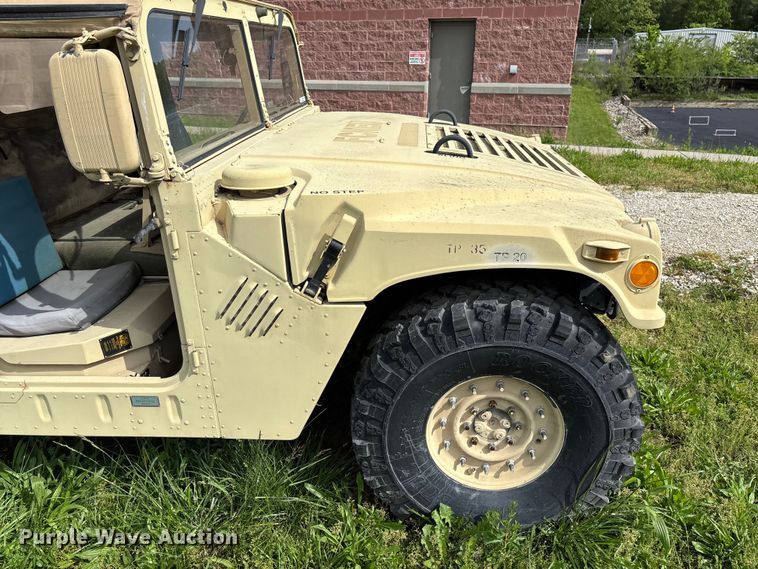 image for item FC5660 1987 AM General HMMWV SUV