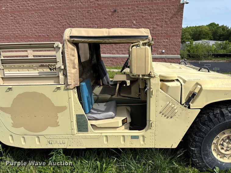 image for item FC5660 1987 AM General HMMWV SUV