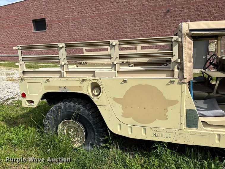 image for item FC5660 1987 AM General HMMWV SUV