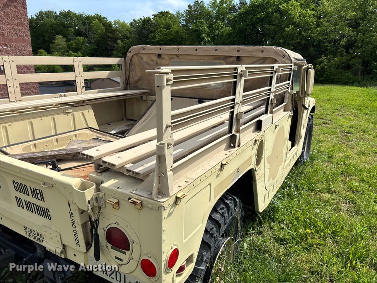 image for item FC5660 1987 AM General HMMWV SUV