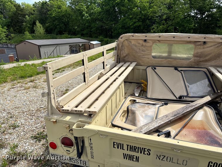 image for item FC5660 1987 AM General HMMWV SUV