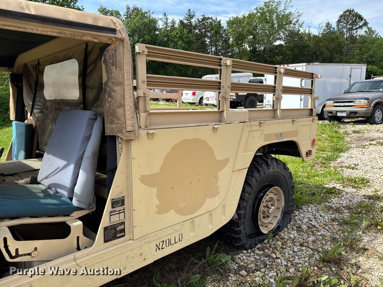 image for item FC5660 1987 AM General HMMWV SUV