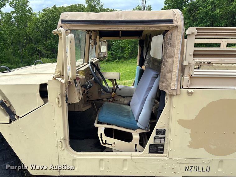 image for item FC5660 1987 AM General HMMWV SUV