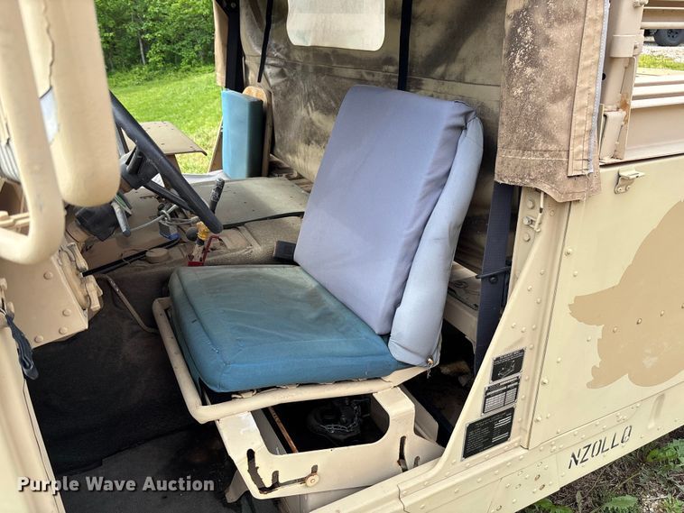 image for item FC5660 1987 AM General HMMWV SUV