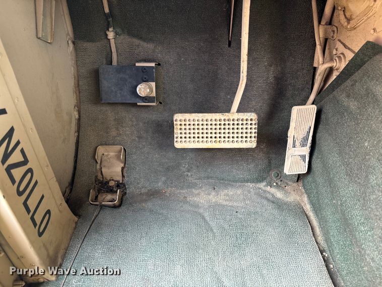 image for item FC5660 1987 AM General HMMWV SUV