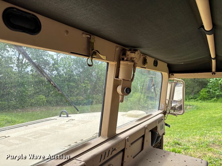 image for item FC5660 1987 AM General HMMWV SUV