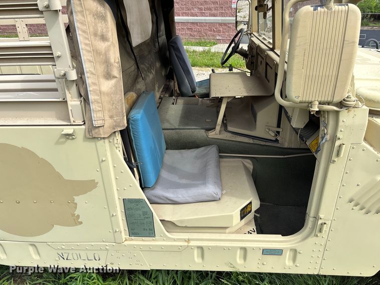 image for item FC5660 1987 AM General HMMWV SUV