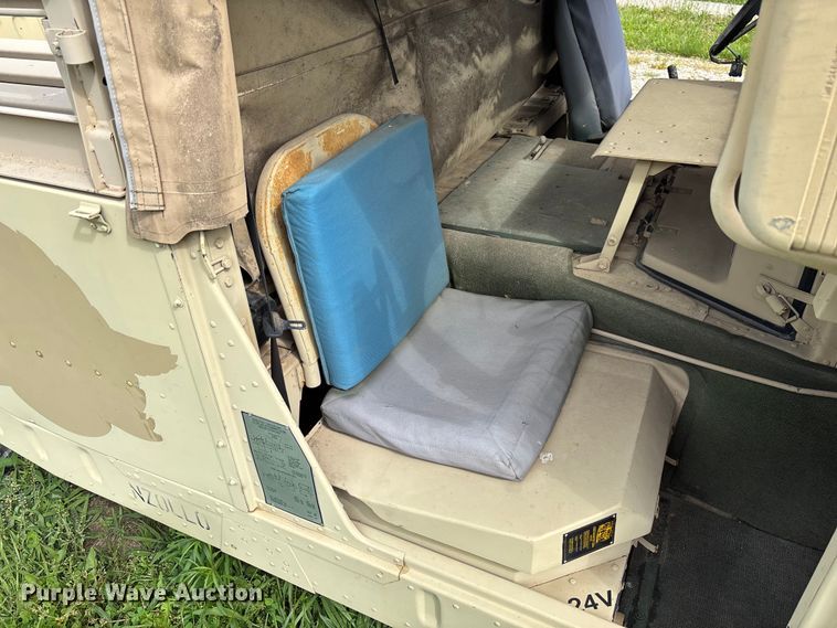 image for item FC5660 1987 AM General HMMWV SUV