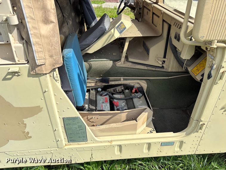 image for item FC5660 1987 AM General HMMWV SUV
