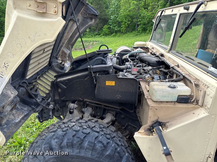 image for item FC5660 1987 AM General HMMWV SUV