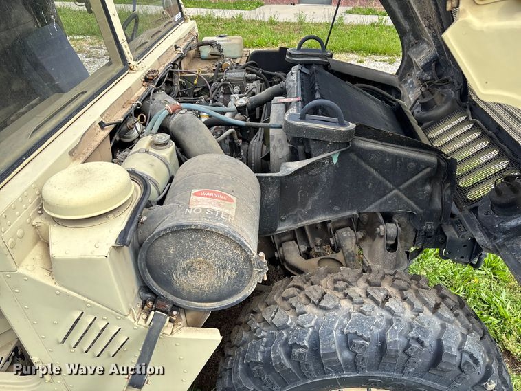 image for item FC5660 1987 AM General HMMWV SUV