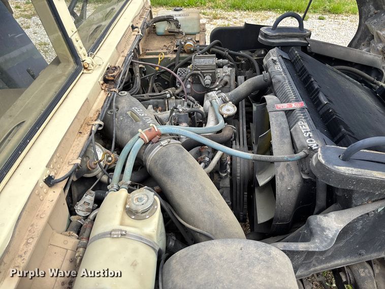 image for item FC5660 1987 AM General HMMWV SUV