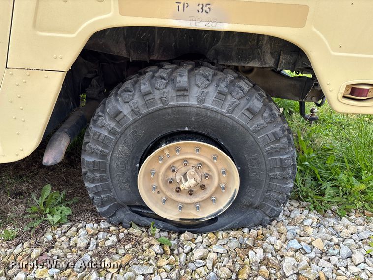 image for item FC5660 1987 AM General HMMWV SUV