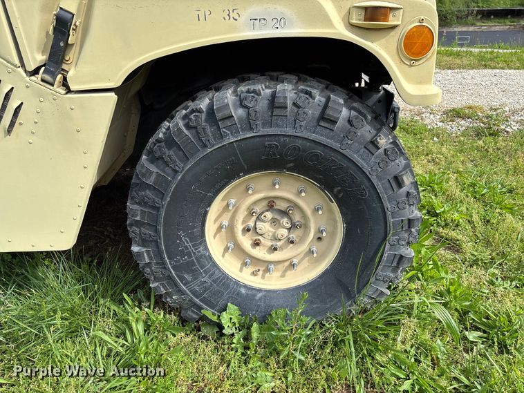 image for item FC5660 1987 AM General HMMWV SUV