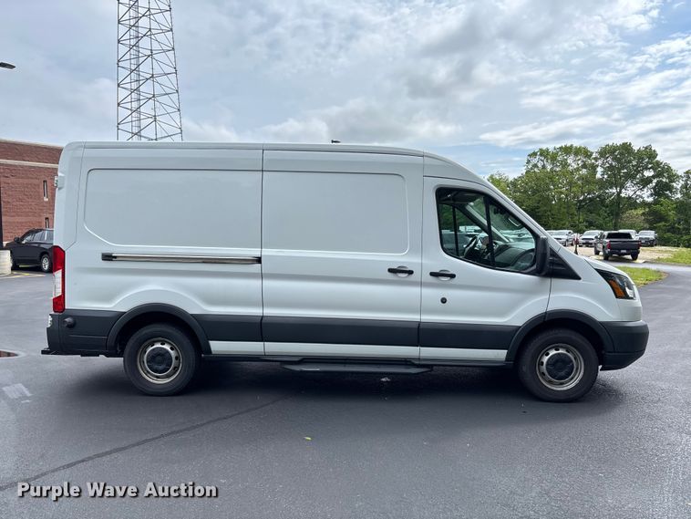 image for item FC5671 2017 Ford Transit 150 van