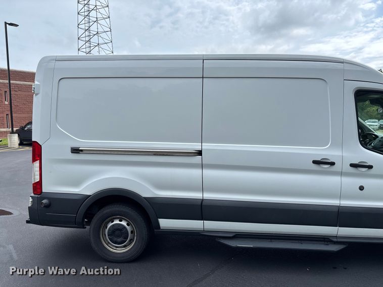 image for item FC5671 2017 Ford Transit 150 van
