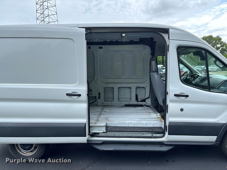 image for item FC5671 2017 Ford Transit 150 van