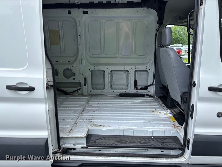 image for item FC5671 2017 Ford Transit 150 van