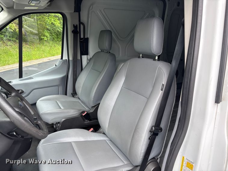 image for item FC5671 2017 Ford Transit 150 van