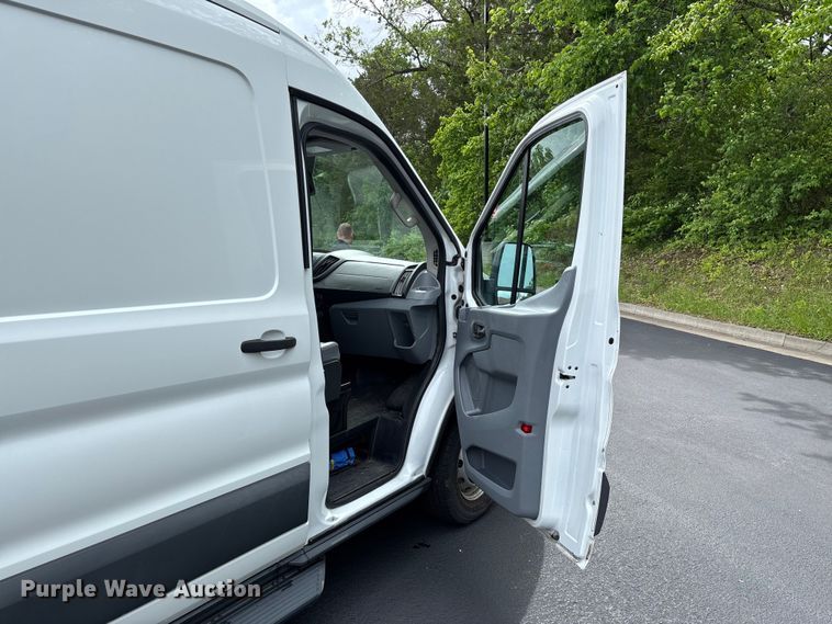 image for item FC5671 2017 Ford Transit 150 van