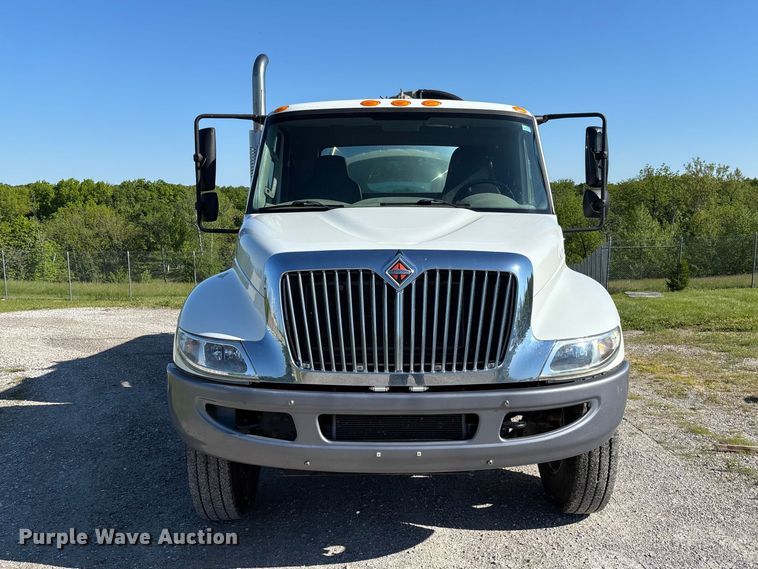image for item FC5680 2014 International 4300 vacuum truck