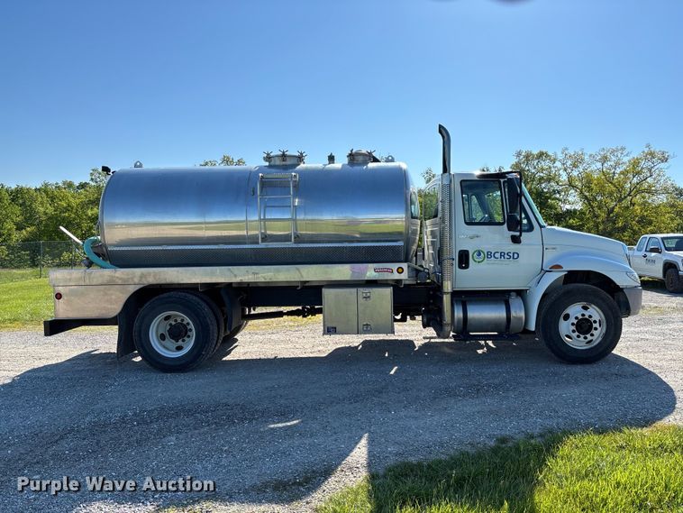 image for item FC5680 2014 International 4300 vacuum truck