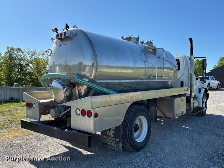 image for item FC5680 2014 International 4300 vacuum truck