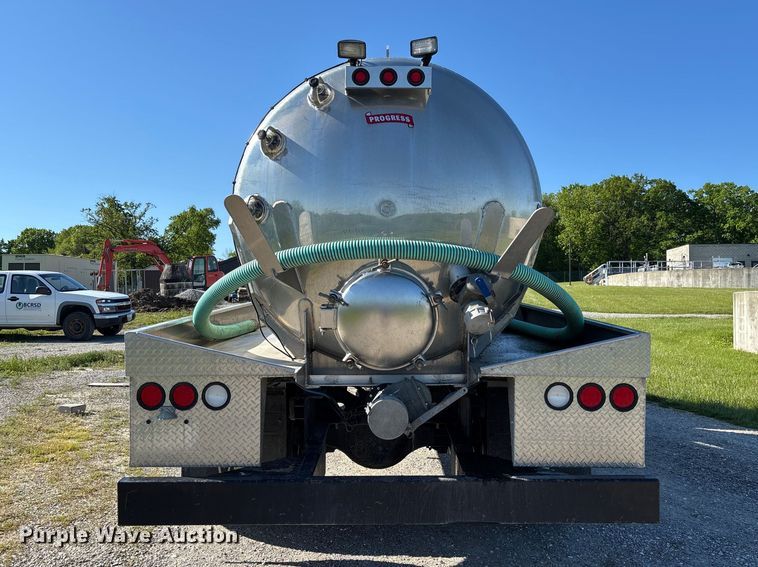 image for item FC5680 2014 International 4300 vacuum truck